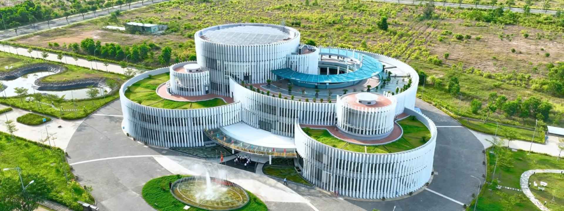 https://ktgindustrial.com/wp-content/uploads/2025/01/cac-khu-cong-nghiep-lon-o-mien-trung-3-1.jpg