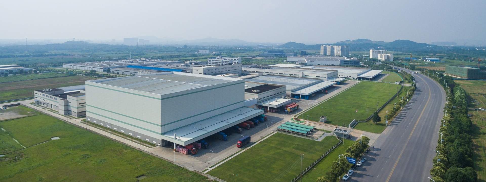 https://ktgindustrial.com/wp-content/uploads/2025/02/nha-dich-vu-kho-bai-tai-viet-nam-1.jpg