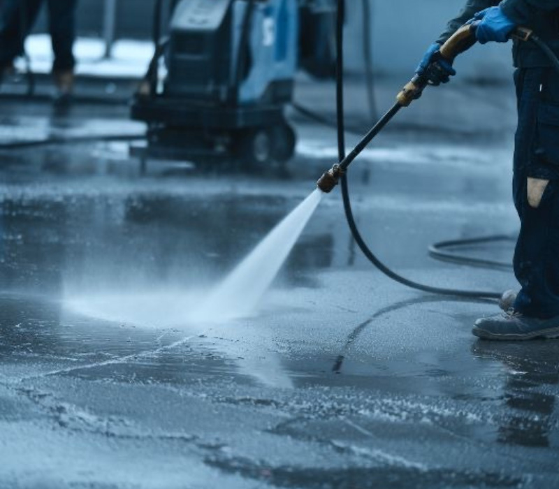 Xịt sàn vệ sinh nhà xưởng