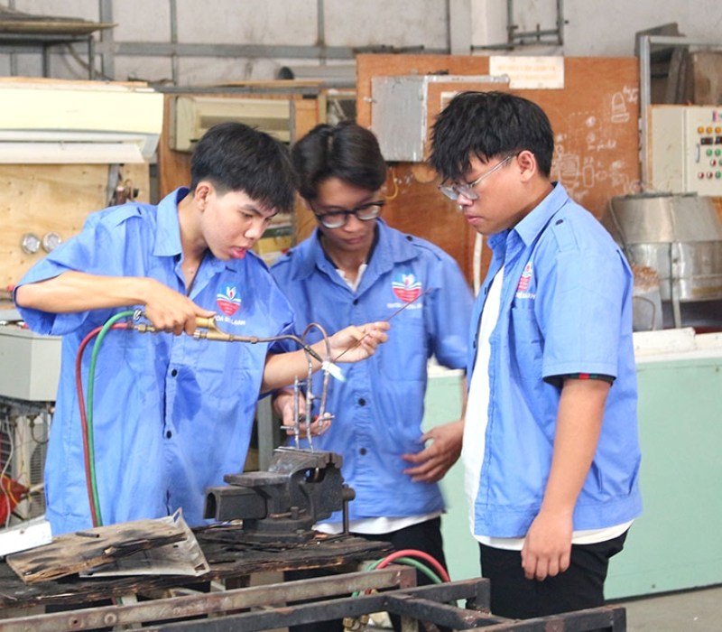 Engineers and highly skilled technicians
