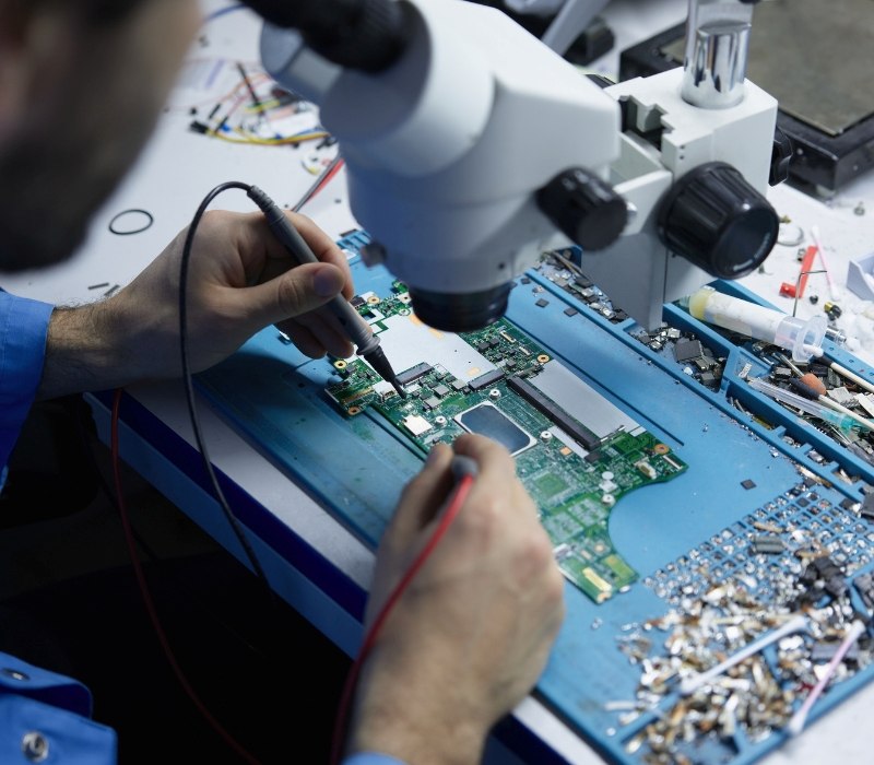 Nhân viên kỹ thuật ở Việt Nam